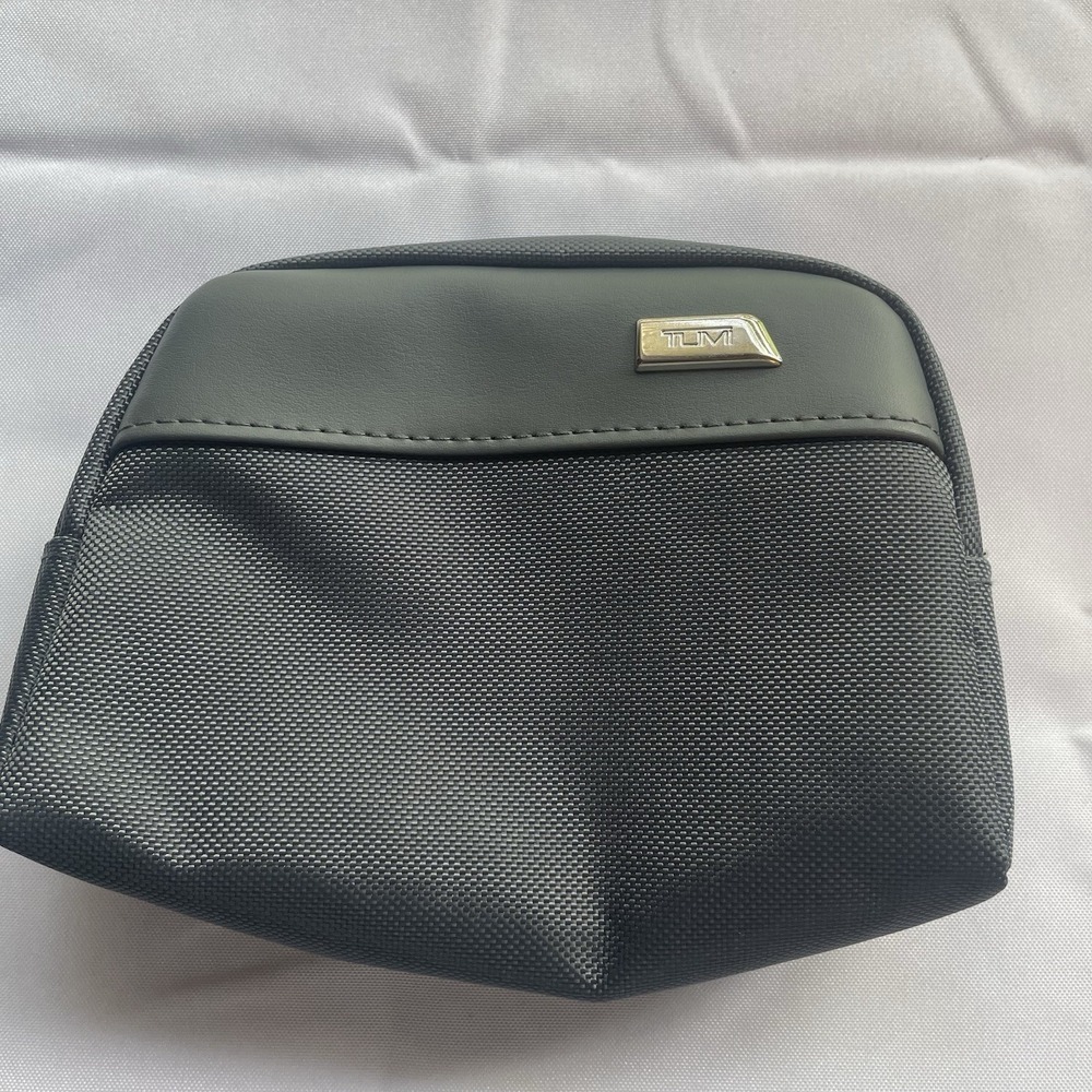 Tumi Delta Airlines First Class Amenity Track Bag Pouch Toiletry Kit EUC Gray
